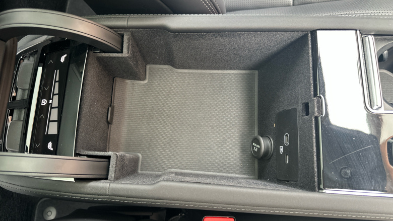 Volvo XC90 2.0 T8 PHEV Ultra Dark 5dr AWD Geartronic Estate